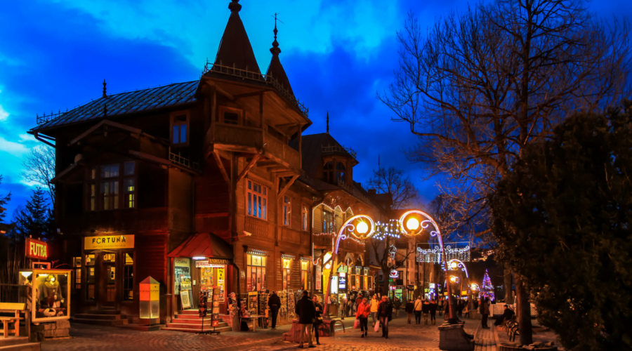 Krupówki – serce Zakopanego, które tętni życiem